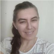Salariée de formation universitaire bac+5, littéraire et aimant les langues étrangères, souhaite transmettre avec passion ses connaissances en francais et en anglais, a des élèves sur le secteur de Courbevoie
